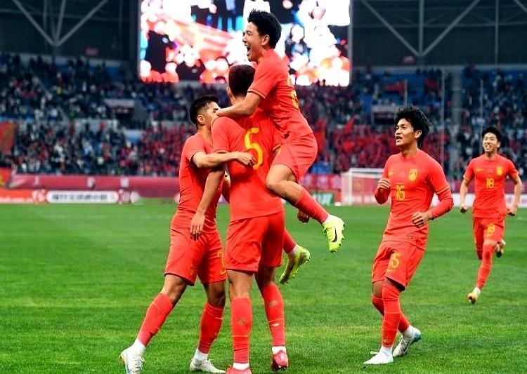 U22国足对战韩国U23的比赛要来了，球迷却先捏把汗——毕竟之前输给越南的事儿还