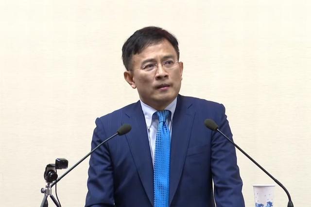 死硬“台独”喊统一，是觉醒吗？彭文正掀桌子，把赖清德架上火烤。昔日深耕绿营舆论体