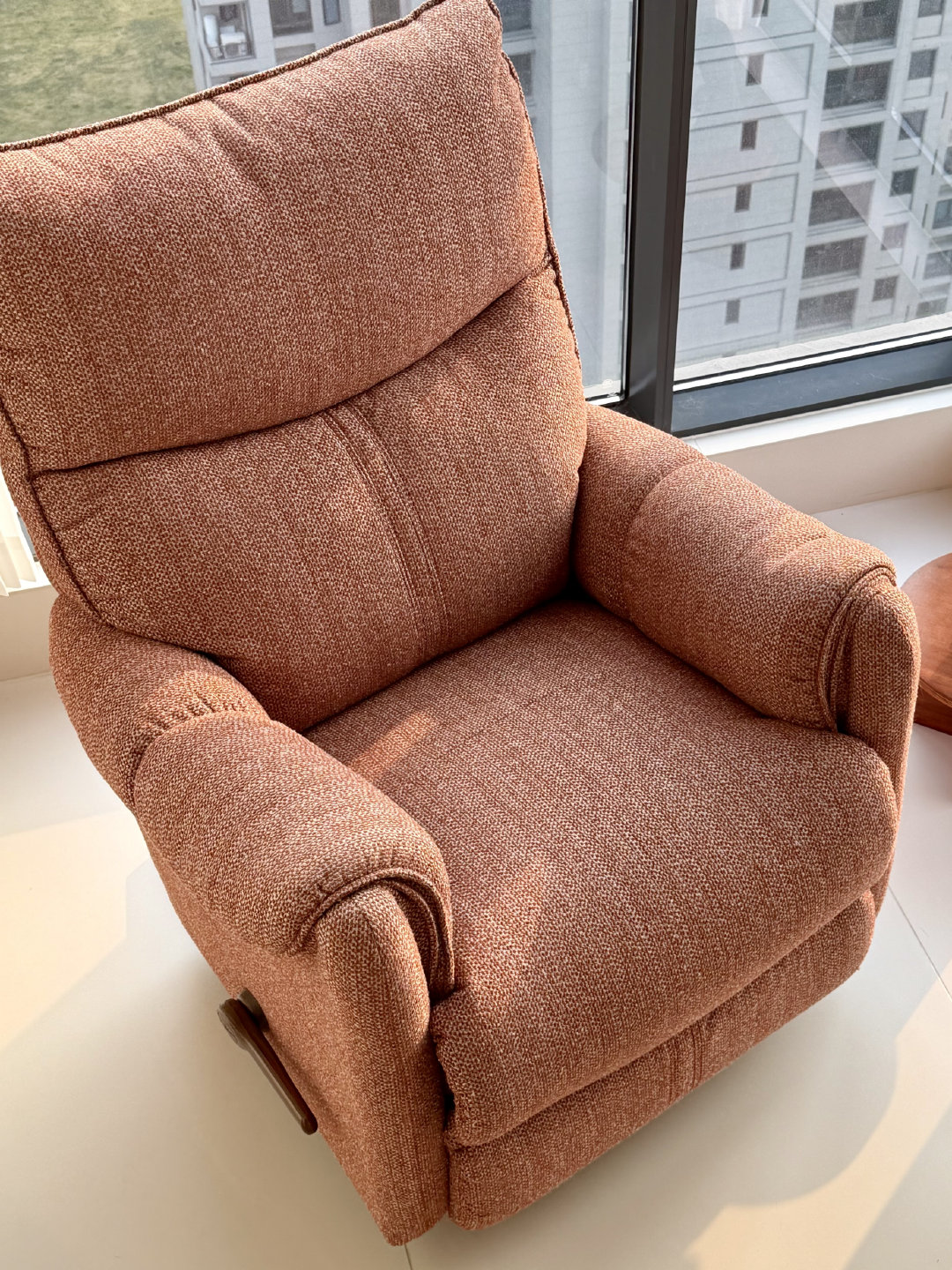 在淘宝抓到了乐至宝限定马乐至宝桌椅套装真的太香了，实木稳固、坐感柔软，不管学习办