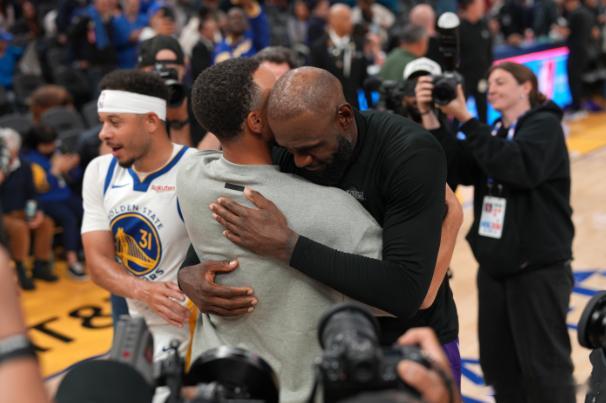 NBA如果詹姆斯没来 球队总能想出解决办法补强阵容库里詹姆斯       近日，