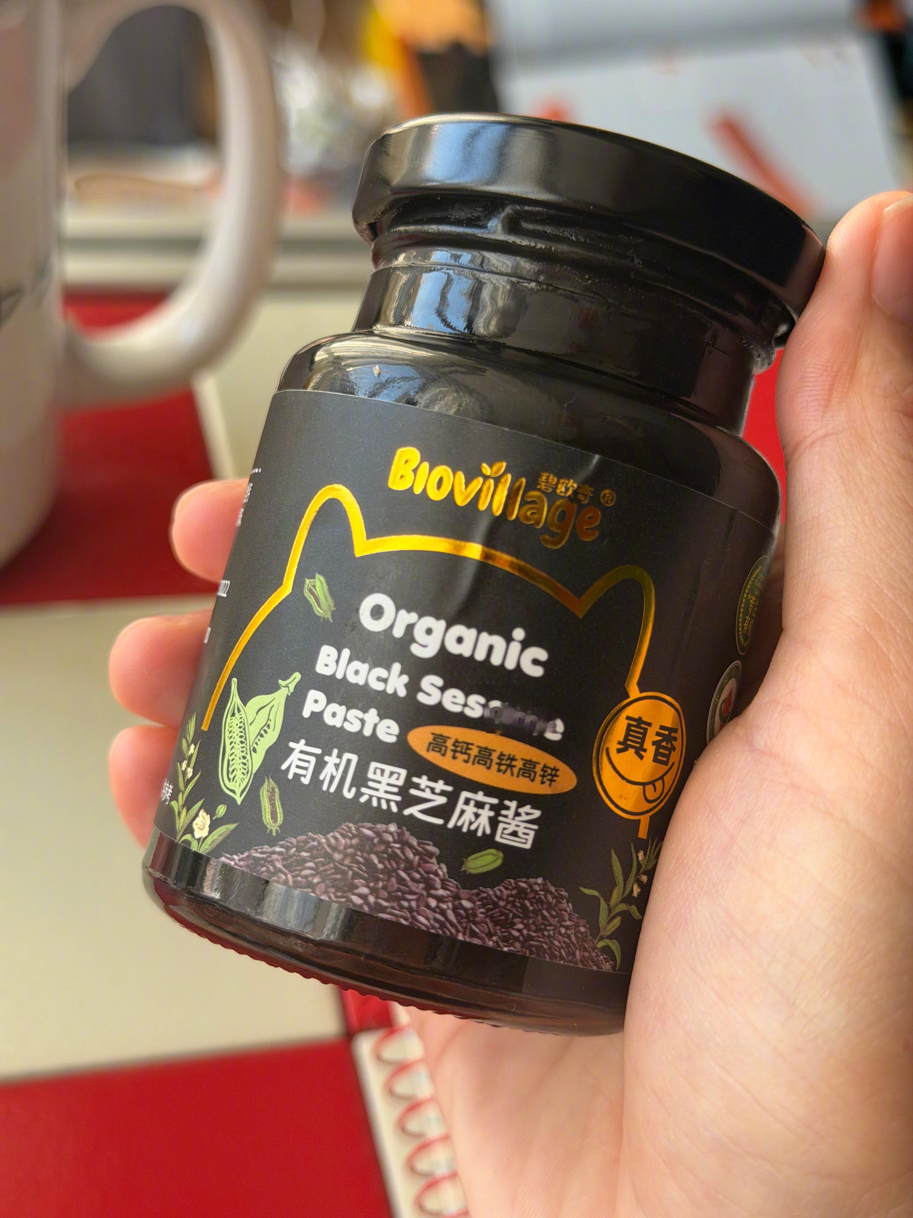 老谢学了一种新吃法！切片面包+香蕉切段+黑芝麻酱 夹在一起刚才尝了一口 香迷糊了