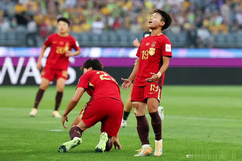 中国足球国家队女足亚洲杯中国女足vs澳大利亚女足张琳艳扳平比分 上半场第25分钟