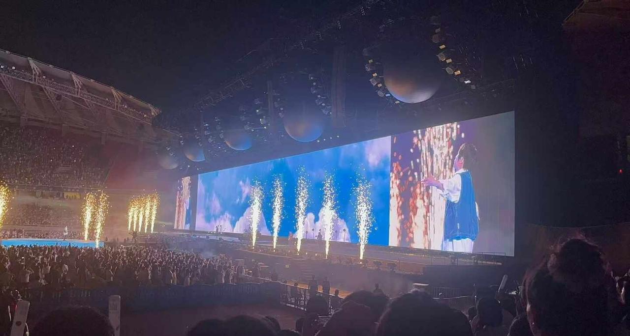 五月天5525武汉站
有一天就是今天 是片刻组成永恒啊 然后呢一起走吧 五月天5