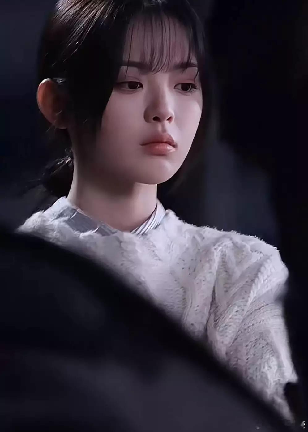 文亦娱乐杨超越新剧哭戏路透释出 眼眶含泪尽显坚韧质感 