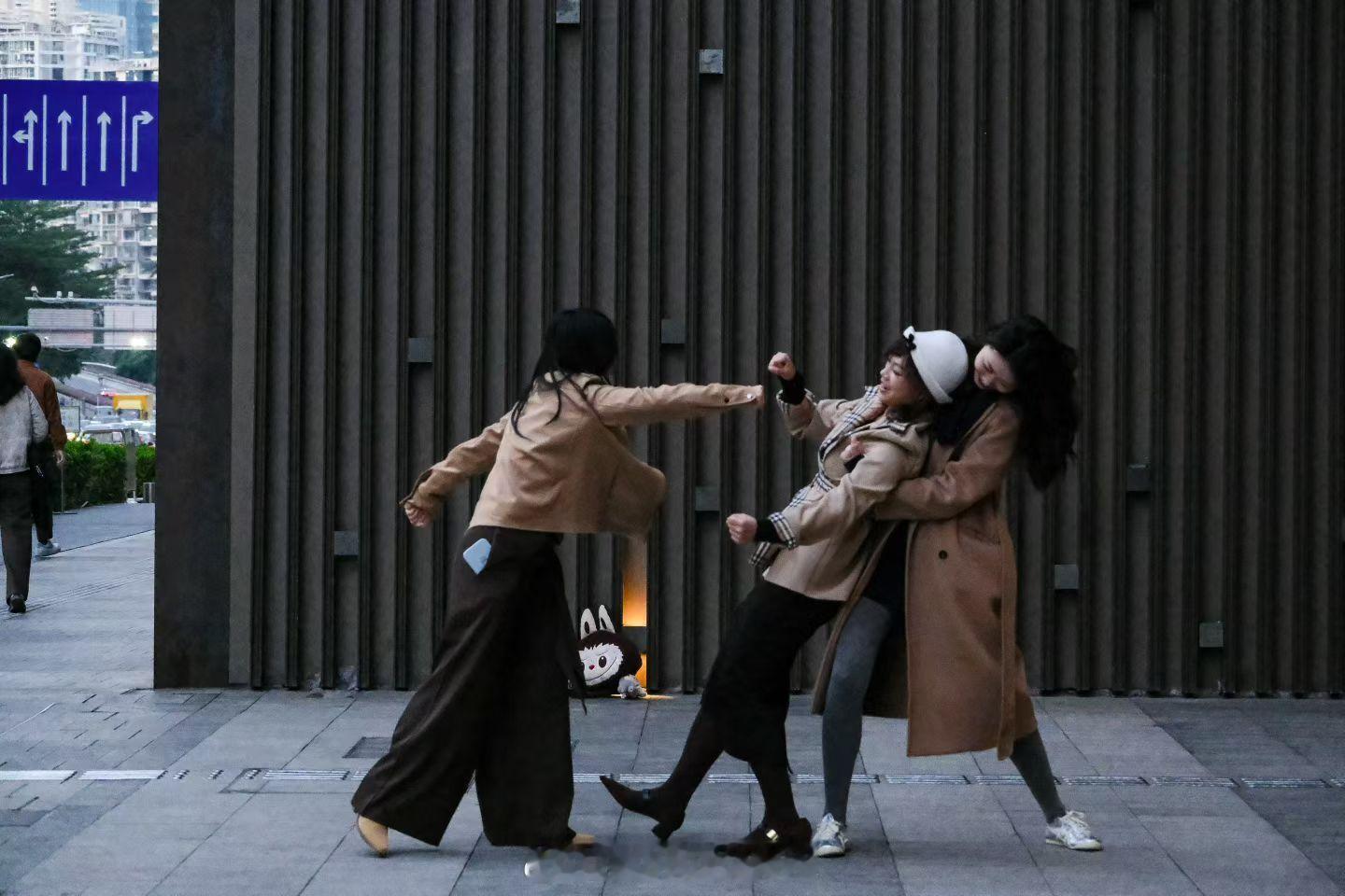 今年最烂大街的穿搭朋友让我把这条秋裤扔了…… 我要扔吗