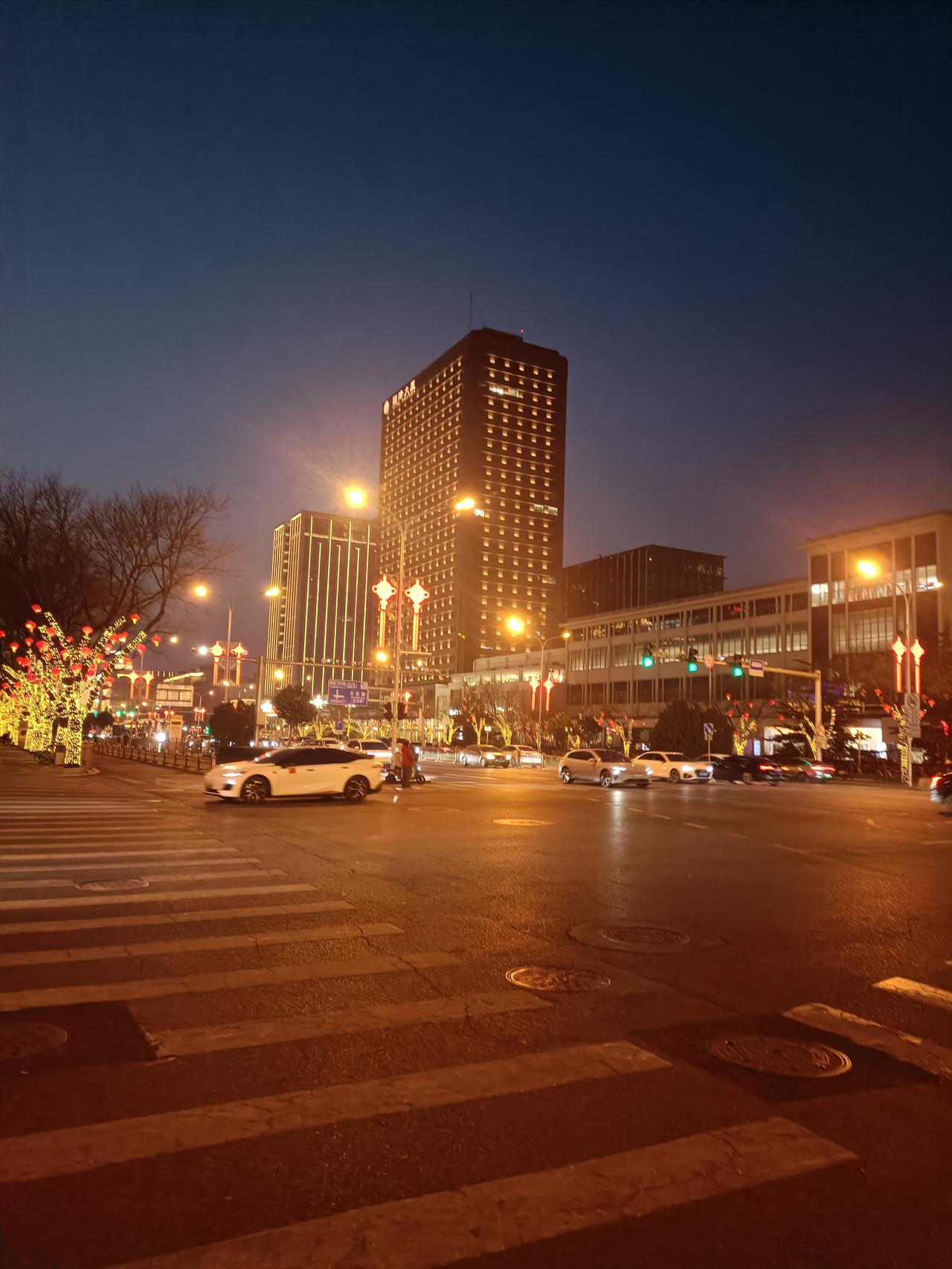晒图笔记大赛北京街道很美，烧鸟酒屋很是热闹