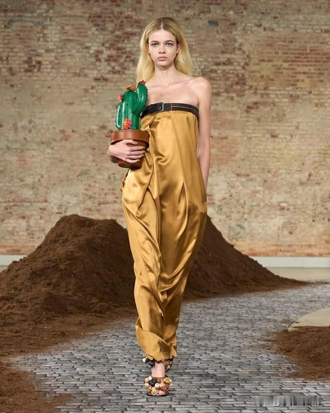 MOSCHINO FW26太有氛围感了