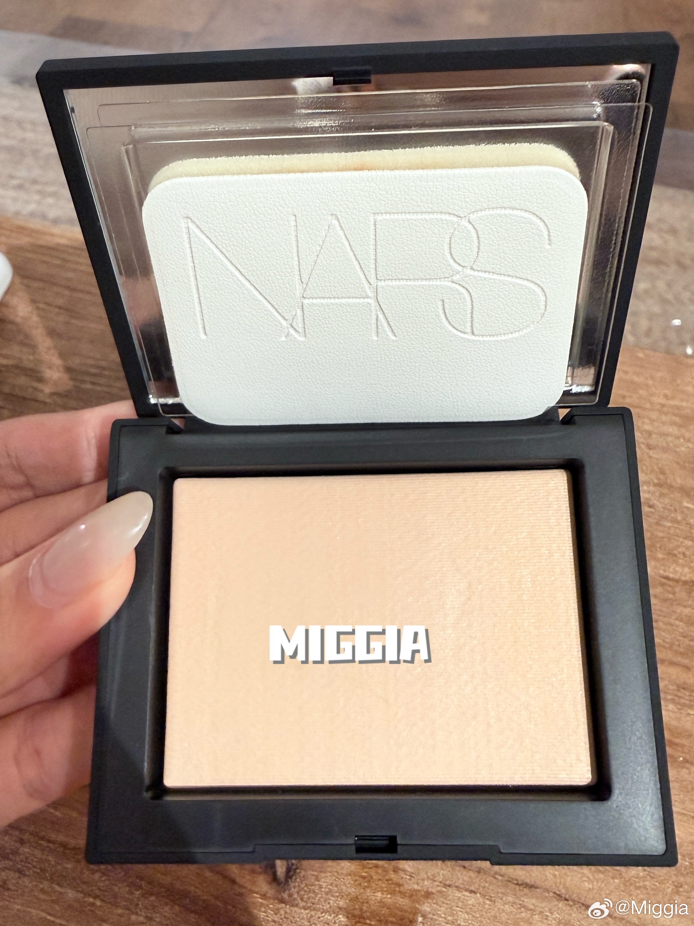 买了李宁的红帽子和NARS 肤色大白饼李宁品牌全球代言人肖战肖战nars全球品牌