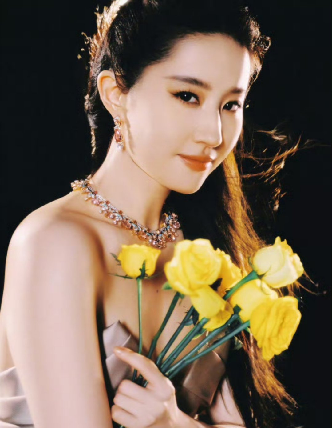 刘亦菲这组图真的绝美，不愧是神仙姐姐呀！#刘亦菲[超话]# ​​​