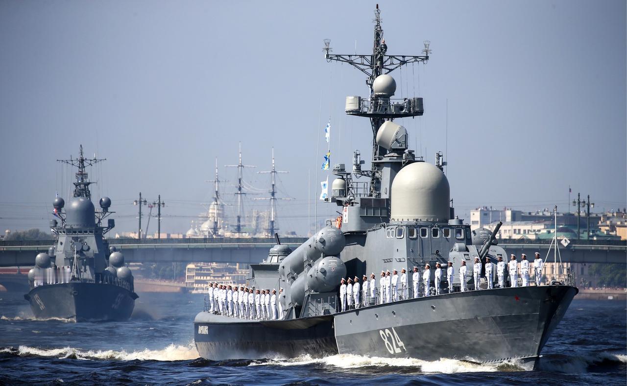 5月11日，美国海军学会声称，俄罗斯海军在东海，为受美国制裁的商船护航。美国方面