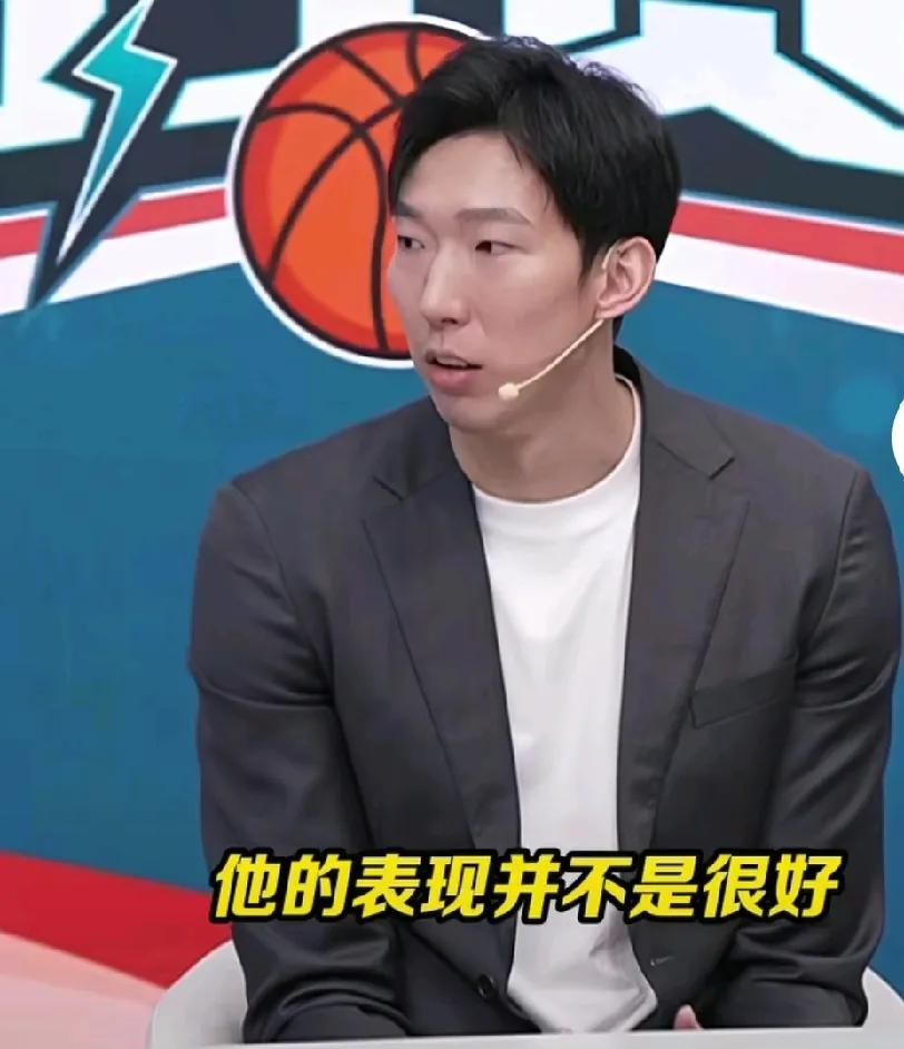 亚洲杯后，周琦也随着中国男篮引发了球迷的热议，汇总一下球迷观点：

1、关键时刻