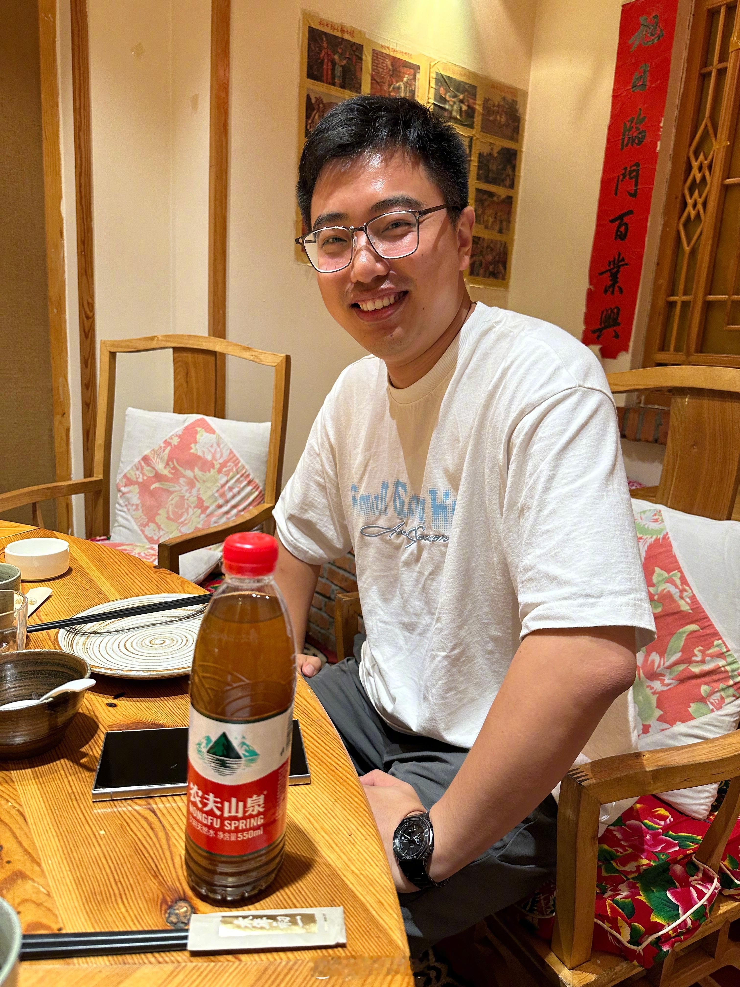 老陈来长春了，我给他准备了一瓶东北威士忌，营养相当丰富了，大补！ ​​​