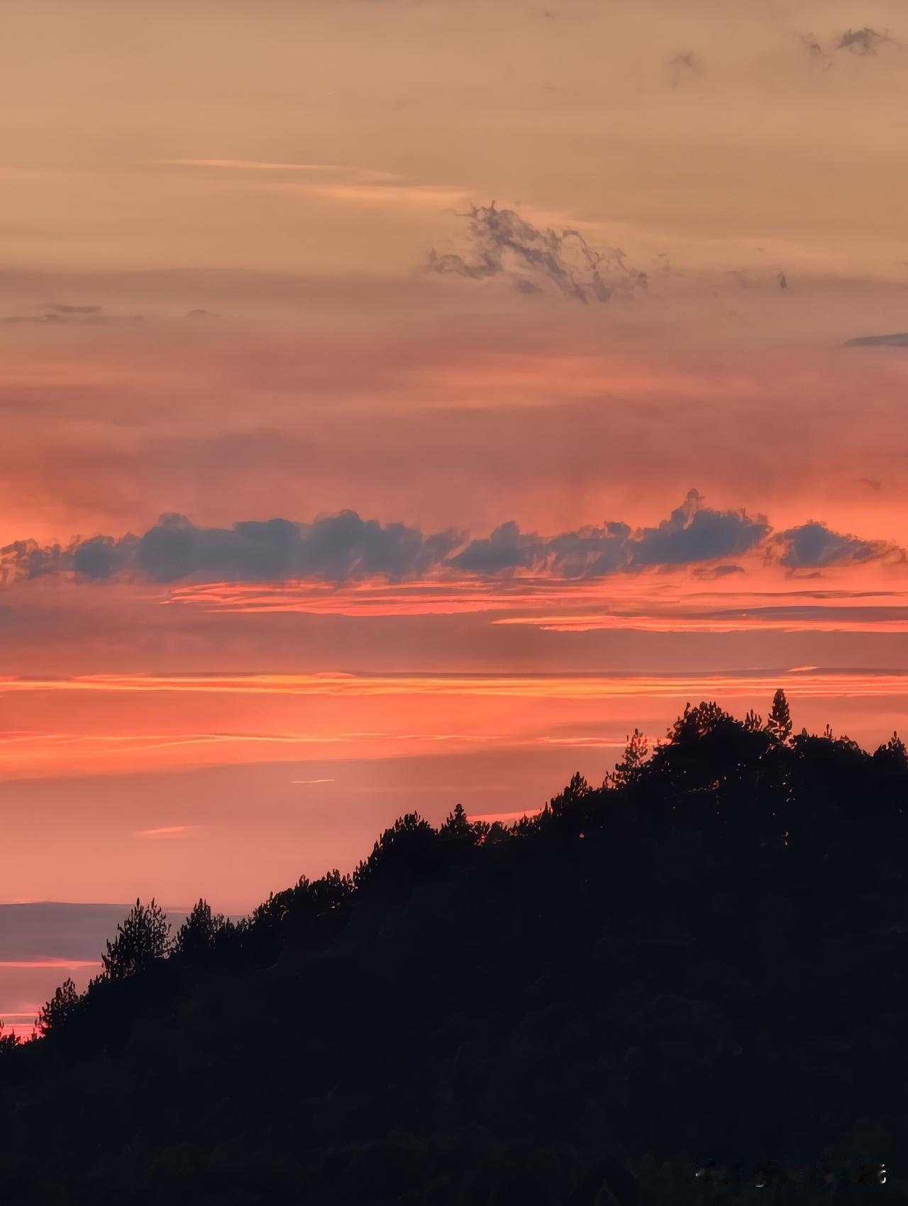 黄水的天空，真好很美。早看日出，晚看夕阳，白天多是蓝天白云黄水街景 重庆黄水旅游