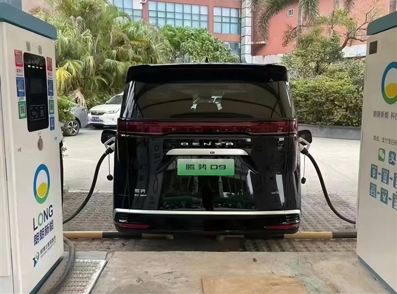 双枪冲速度不然更快，10分钟充一个车这效率也不错！ 