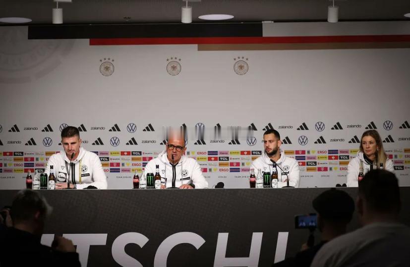 北京时间明天凌晨3：45，斯洛伐克将在世预赛最后一轮客场挑战德国，主帅卡尔佐纳出