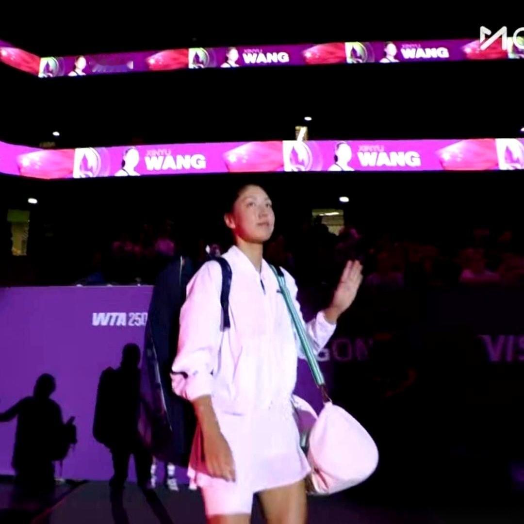 WTA250克卢日站，一场提前预定的“中华德比”，眼看就要上演了。
王欣瑜这边，