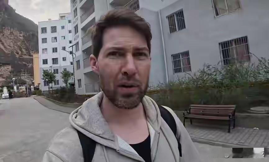 在外网上有一个叫tommy的美国博主，就是这号人呐，他在中国拍的视频火了，先不说