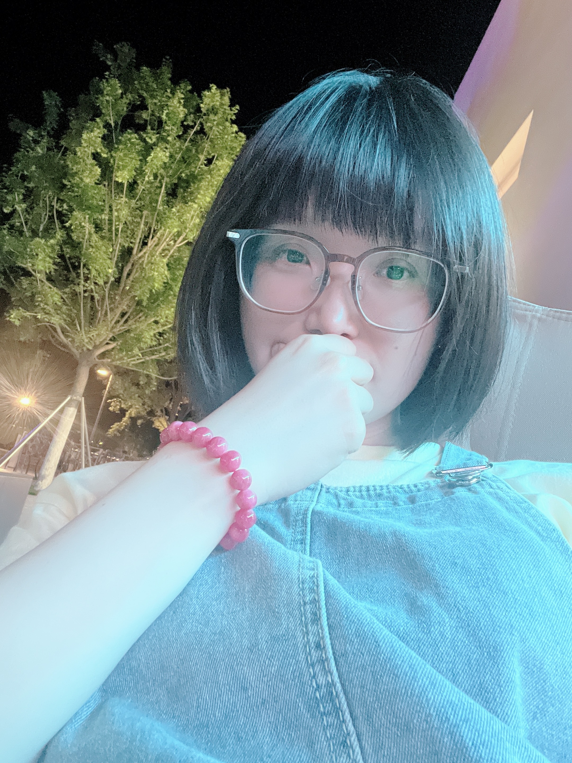 好久没这个点儿还在酒吧了，带劲儿！！！ 