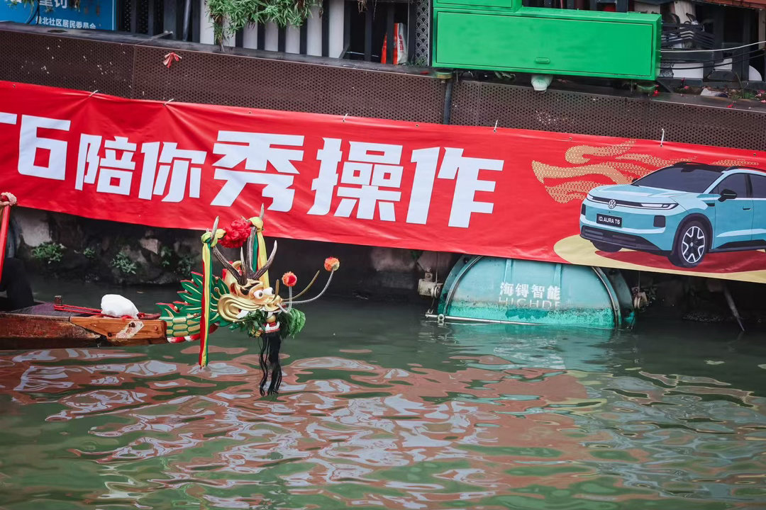 三米宽的河道开出了F1的心跳 狭小河涌，大有乾坤，叠滘三米水道化身端午竞速赛场。