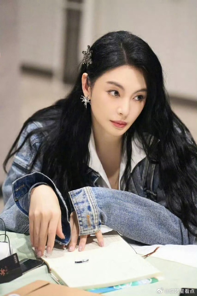 其实之前一直以来都是很期待张雨绮继续录制《女子推理社3》，但是怀孕的话的确是不太