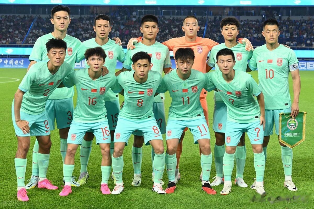中国队上半场4比0领先缅甸队。这场比赛我们已经可以提前宣告胜利，可以提前庆祝小组