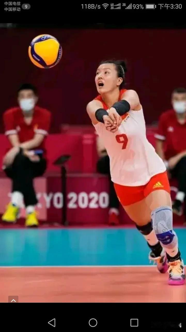 中国女排辰龙年集训名单中，张常宁在榜，保存了两年的9号战袍，又将随宝宝重返女排世