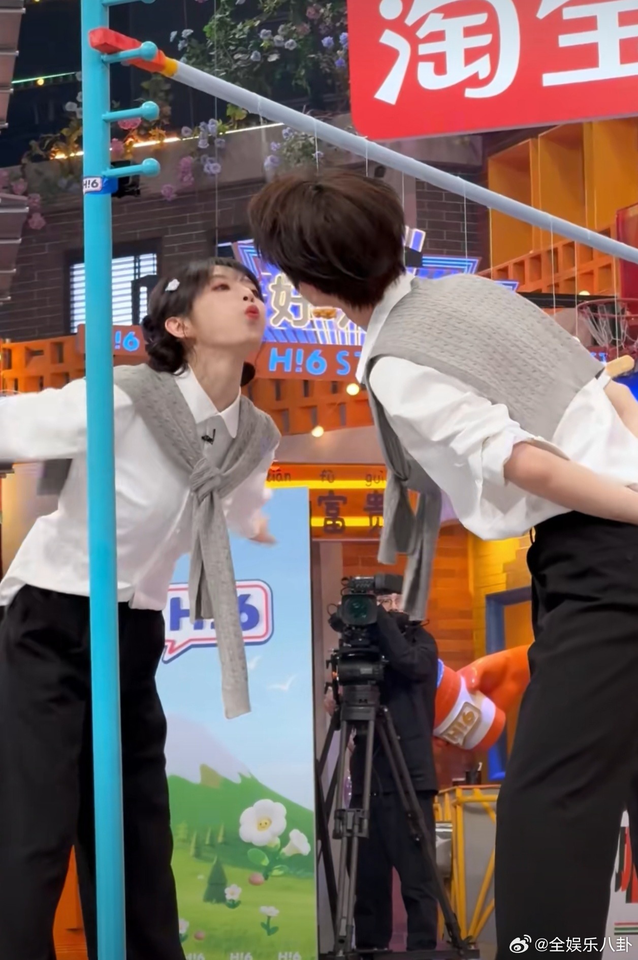 甜度严重超标警告！张凌赫和田曦薇完美诠释了什么叫“一个简单的游戏也能甜到齁”！张