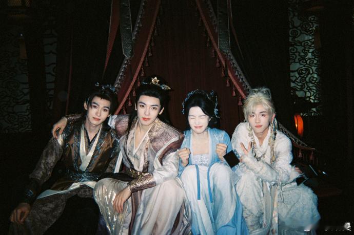 侯明昊入青云收官发文 看完只想说“谢谢侯明昊”！他的收官文满是真诚，感谢他把纪伯