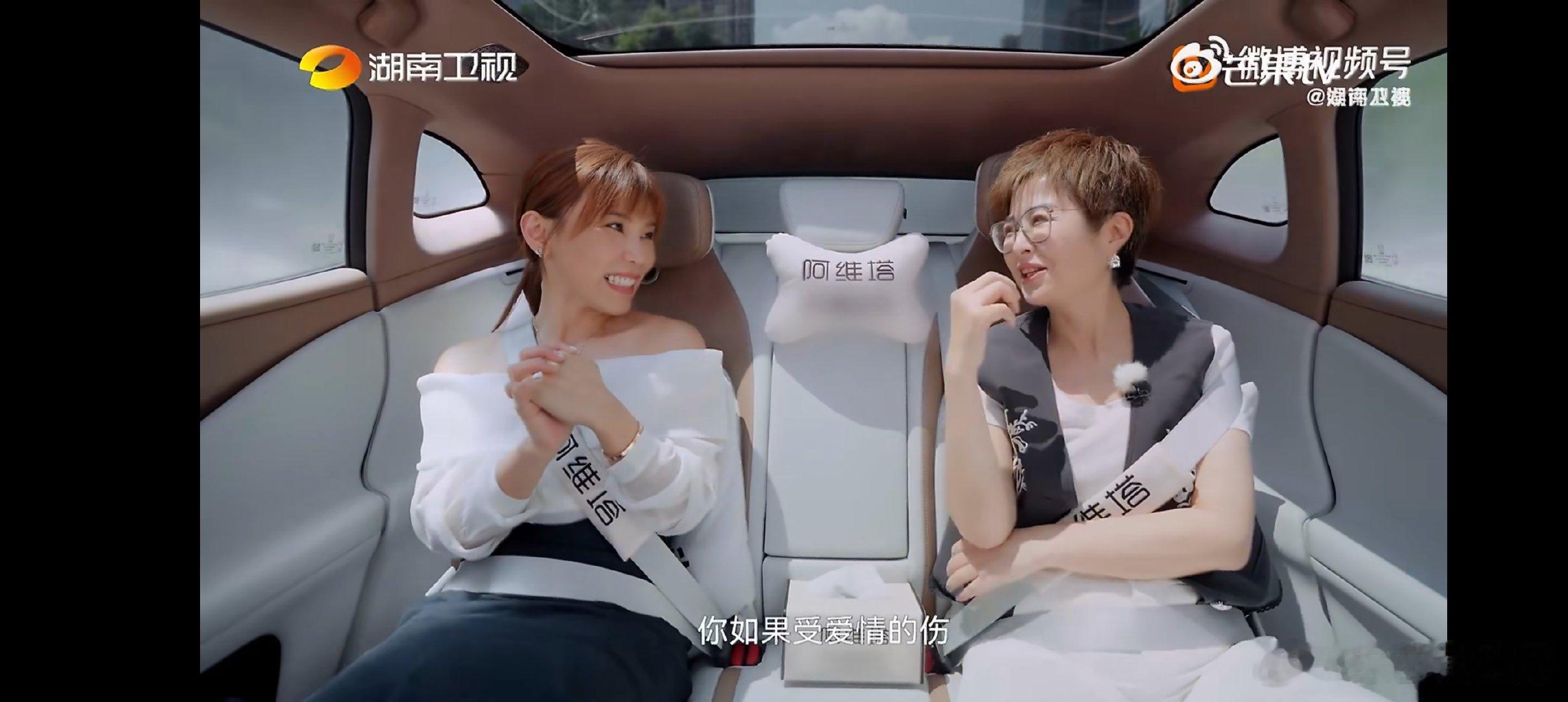  李佳薇也太会了吧！模仿单依纯那段简直绝了，本来以为她只会飙高音，没想到温柔起来