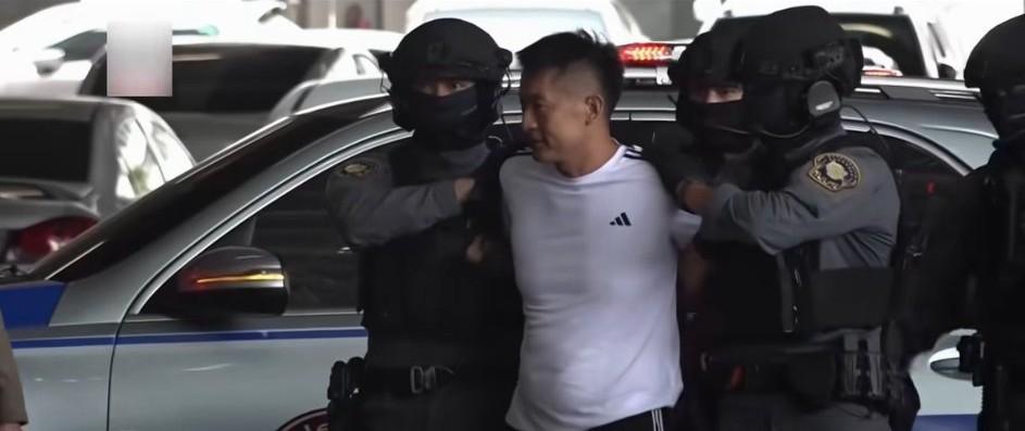 佘智江，虽然是中国人，但是他净做那些坑害同胞的事情。把国内的人骗去，到工业园区没