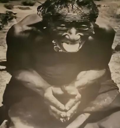 1959年，清点逃亡贵族索康·旺青格勒的家产，一个被割了舌头的老农奴给队伍带路，