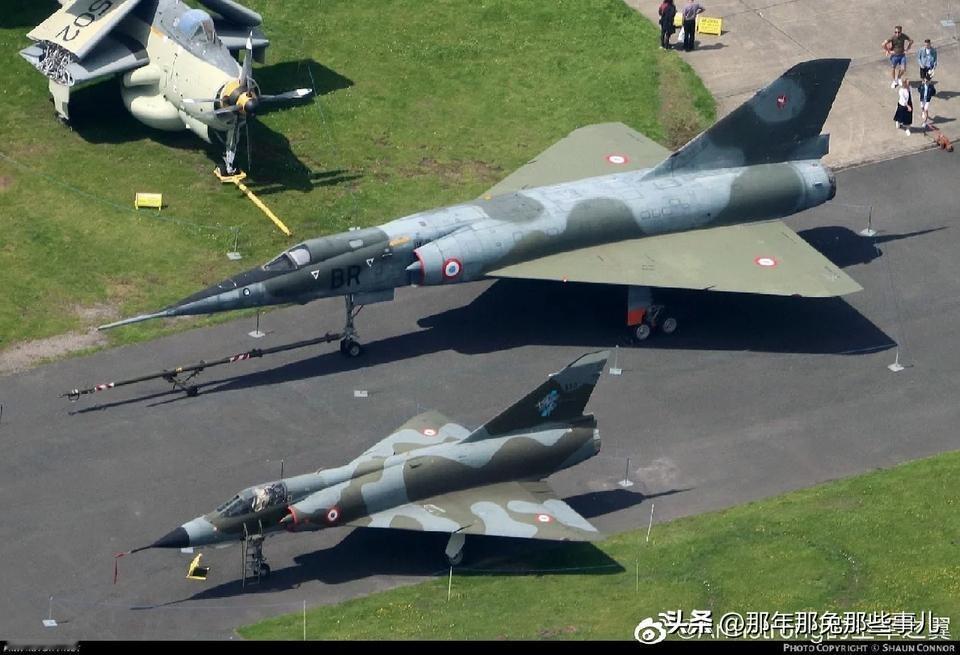 浅谈法国弃用幻影4000选阵风
 
幻影4000和幻影2000师出同门，核心部件