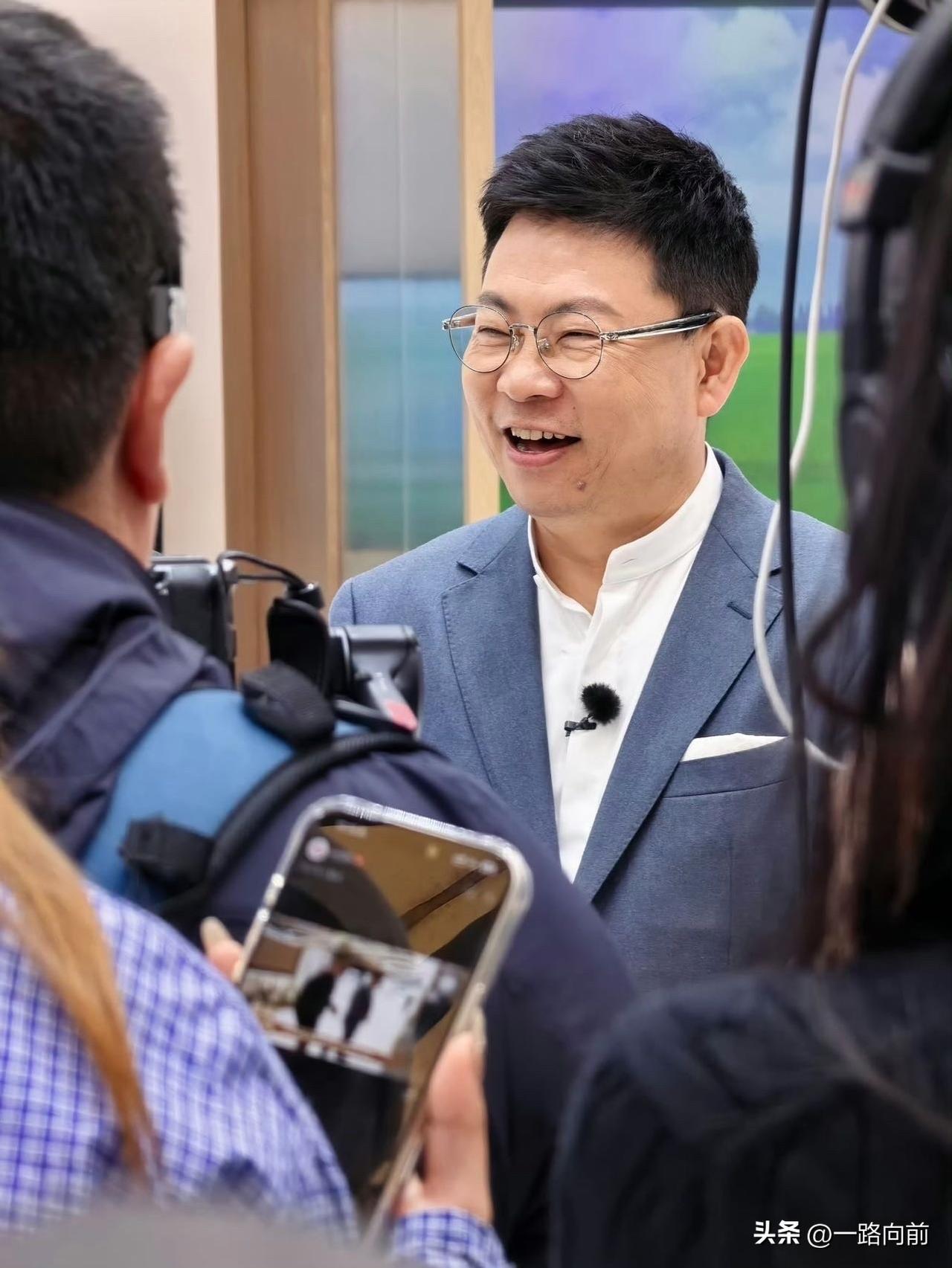 余承东：冬天之前 鸿蒙5/鸿蒙6终端设备数将突破1亿，这个目标听起来很有冲击力，