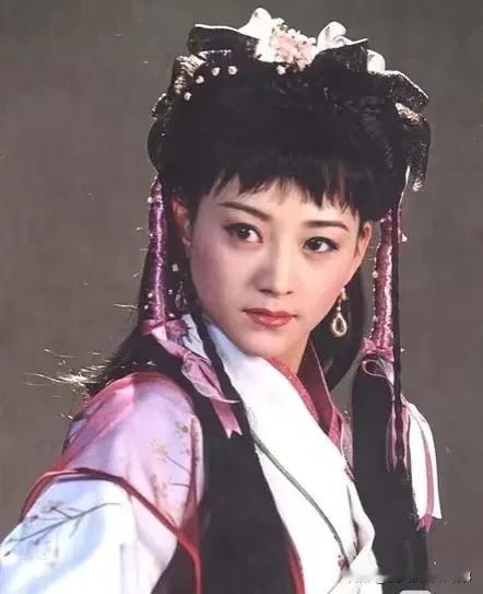 网友提问岳灵珊为啥更喜欢林平之？站在她的视角看，其实一点都不奇怪——
 
林平之