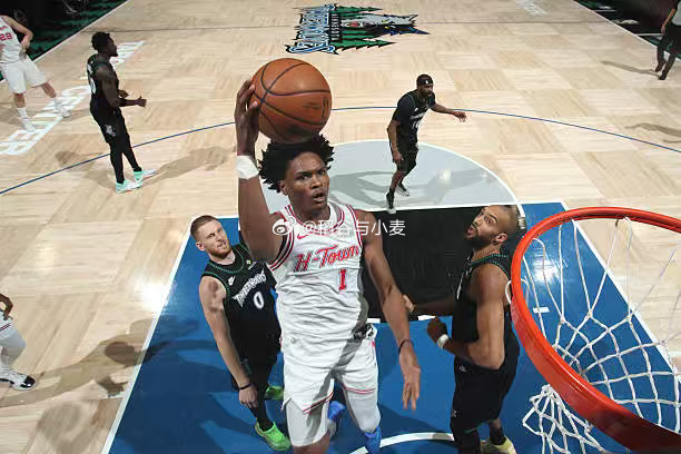 阿门面对森林狼打出了准三双数据，然而实际情况是，他在场上对于空间的影响实在是太大