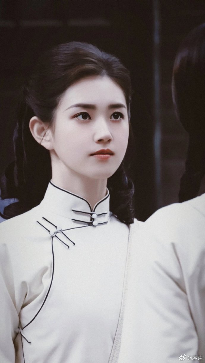 郭宇欣玉簟秋陶紫宜杀青照又一个角色圆满收官！郭宇欣一直都很踏实努力，陶紫宜这个角