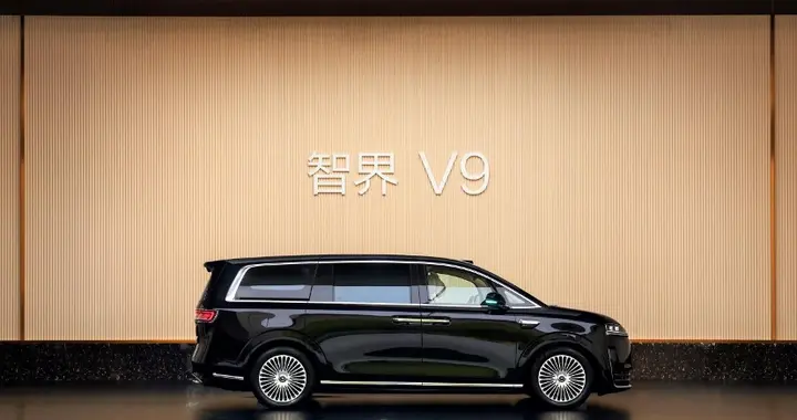 闪电快讯 ｜ 鸿蒙智行首款MPV¬¬智界V9以38.98万起售：升级乾崑智驾ADS 5
