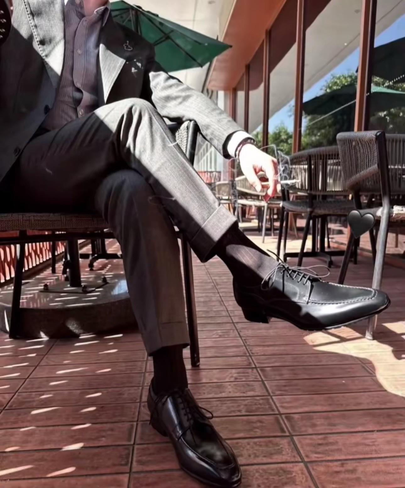 你年少轻狂 哥哥不怪你选择穷小子 只要你叫声哥哥 哥哥还是会义无反顾爱上你 