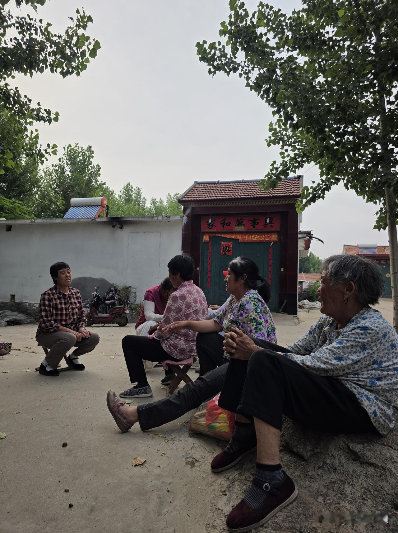 火化穿了10套新衣服，殡仪馆不允许，又脱下来了……

今天上午写了一篇短文，说子