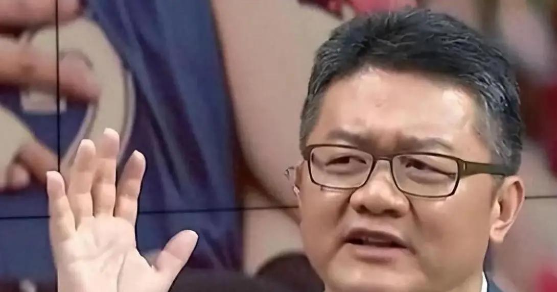 央视主持人张斌，正在直播奥运新闻发布会时，他的妻子突然冲上台，拿起话筒就喊：“就