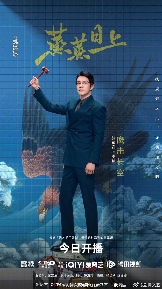 韩东君西装已经熨好了两套西装造型切换不同苏感，深色沉稳霸总灰色清冷精英，每一套都