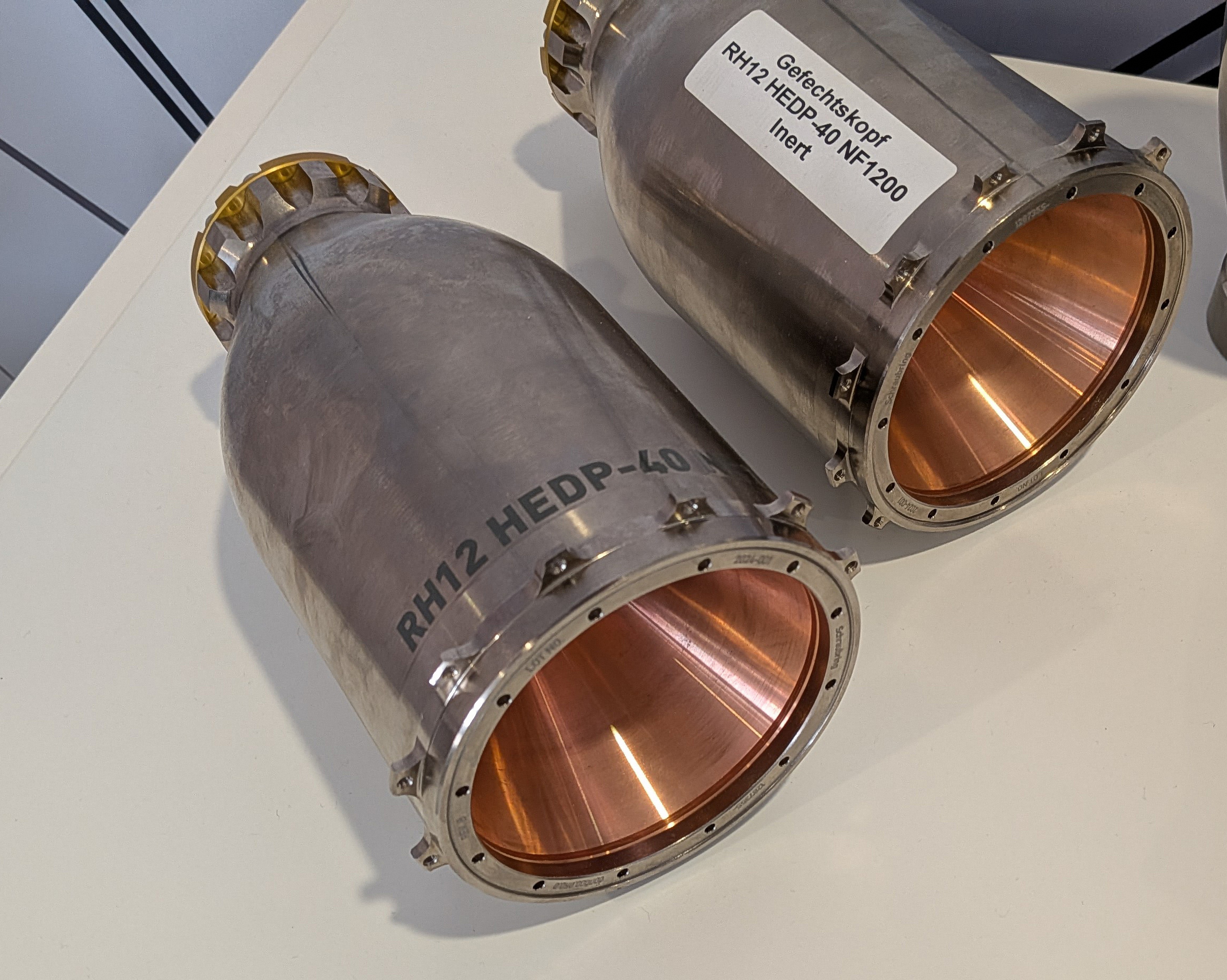 莱茵金属推出的破甲杀伤战斗部RH22 HEDP-40 CF2500，用于无人机，