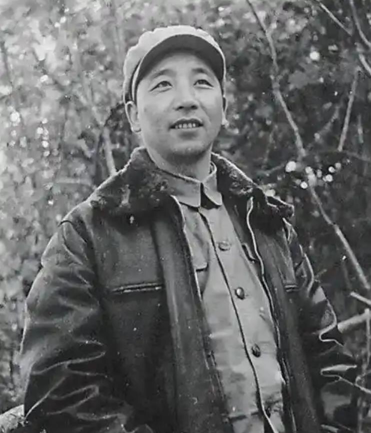 1932年，徐向前骑马路过死人堆时，发现其中一具尸体是自己手下的一名连长，并且身