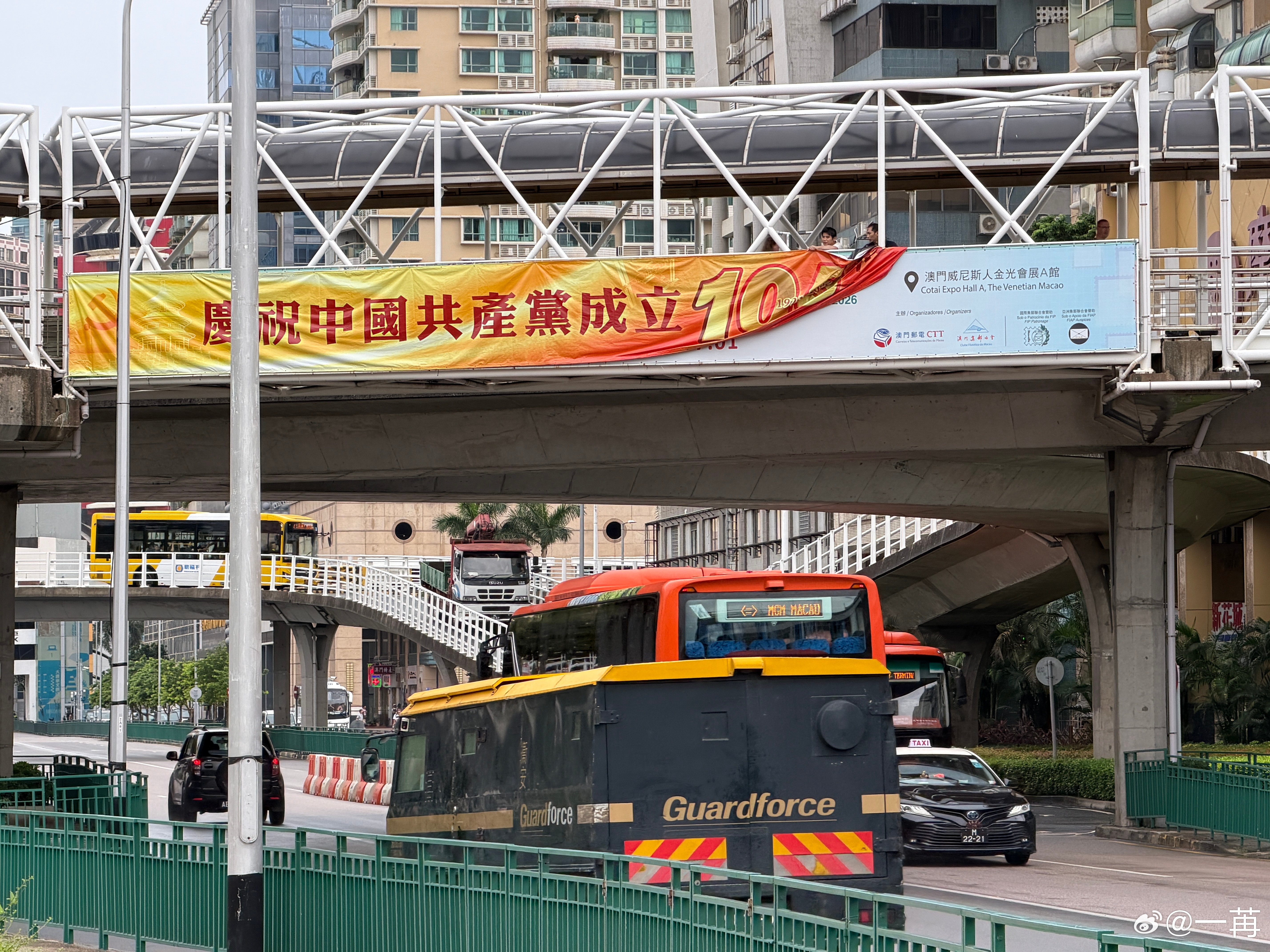 对陈露和霍尊这种名人的感情纷争，理记比较懂行，我就闭嘴，我也不关心。但这件事让我