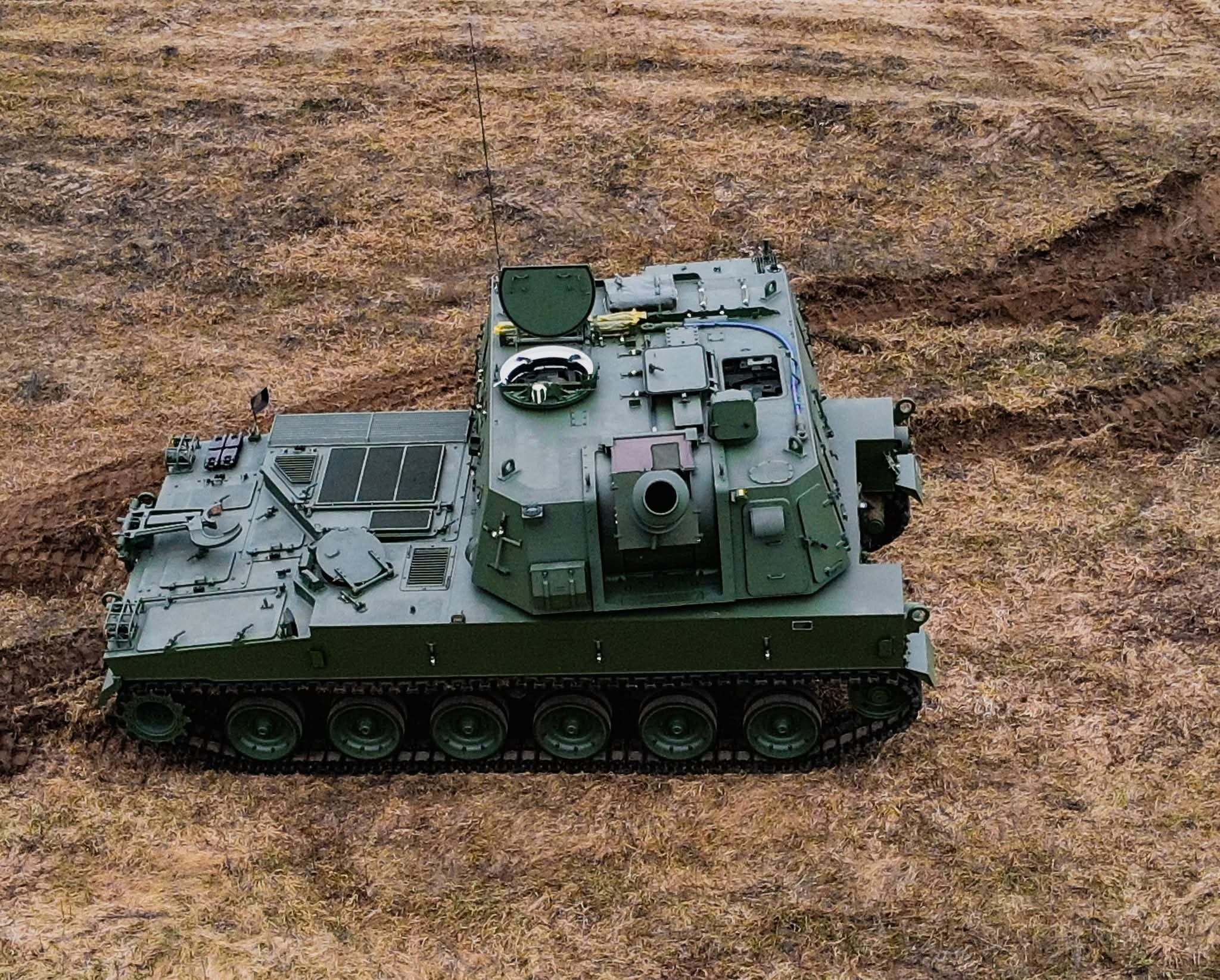 飞扬军事 东亚某国产新型155毫米自行榴弹炮