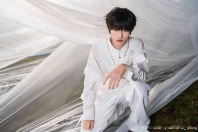 李煜东新音妆造 哇！ 李煜东新音妆造!这次舞台很好看，大家期待一下吧 