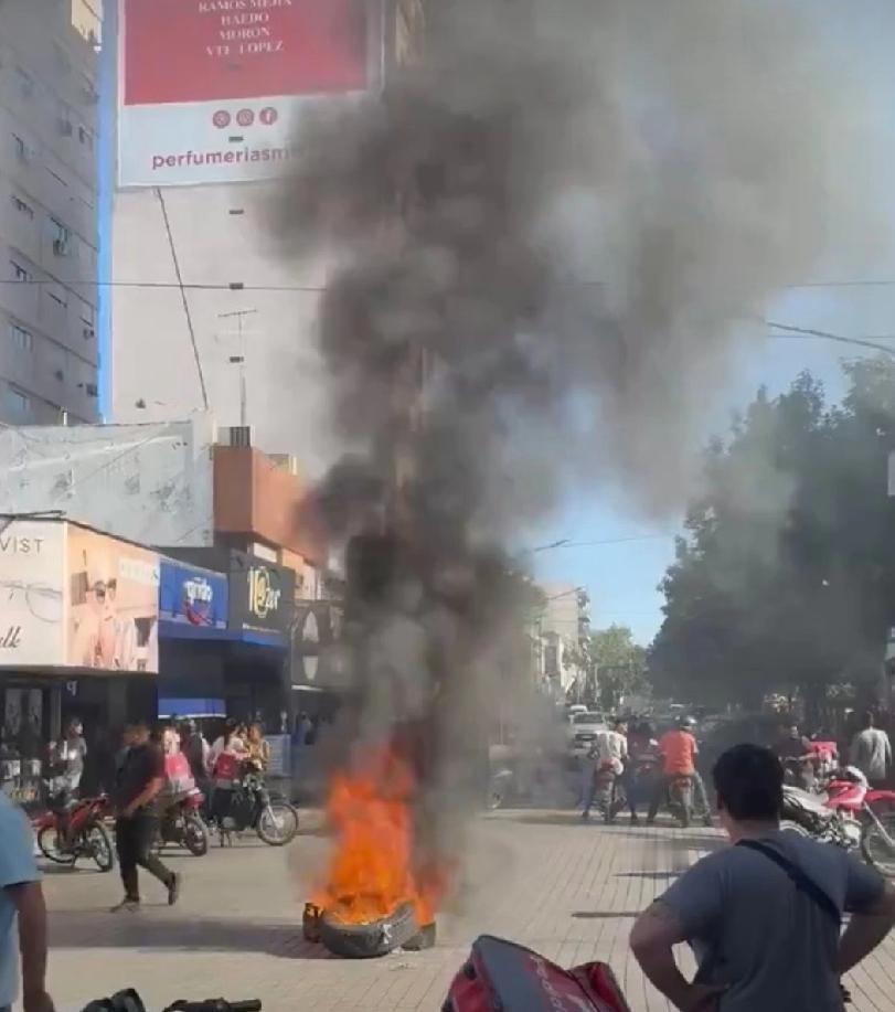 古巴长期受到美国石油制裁与贸易封锁，在委内瑞拉遭到美国军事打击后，能源与物资供应