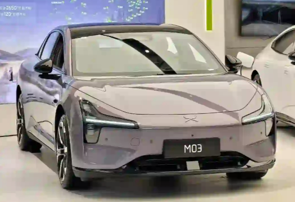 油价高企，电车出海正当时！ 国际油价剧烈波动，凸显新能源汽车性价比优势。比亚迪、