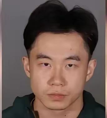 翁思哲的精英面具

背地里是多年药性侵的罪行

南加大这片土地有过校医性侵学生的