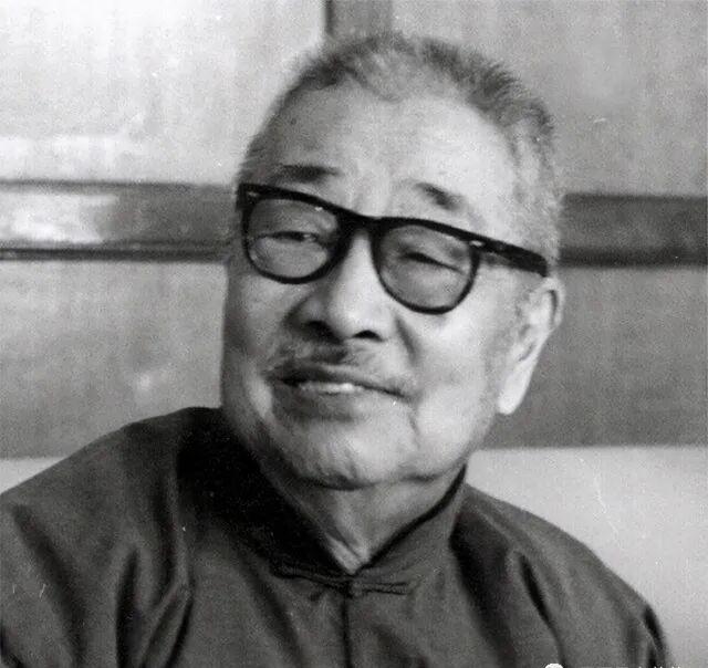 周建人回忆  我的出生十分平淡


我的出世十分平淡，既不和菩萨同生日，也没有和